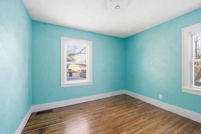 826 Home Park Blvd, Waterloo, IA 50701