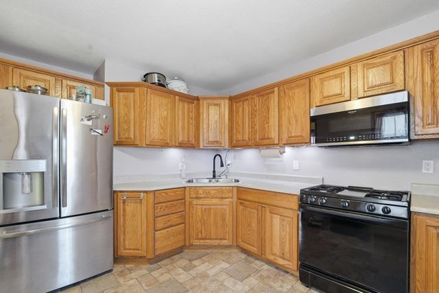 826 Home Park Blvd, Waterloo, IA 50701