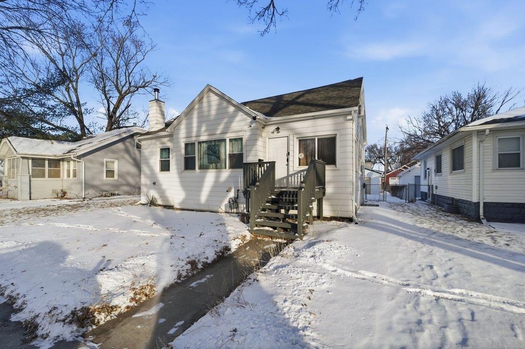 826 Home Park Blvd, Waterloo, IA 50701