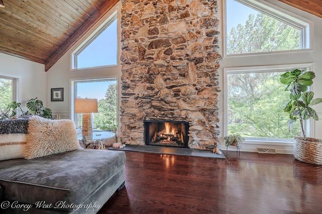 39W944 Deer Run Drive, St. Charles, IL 60175