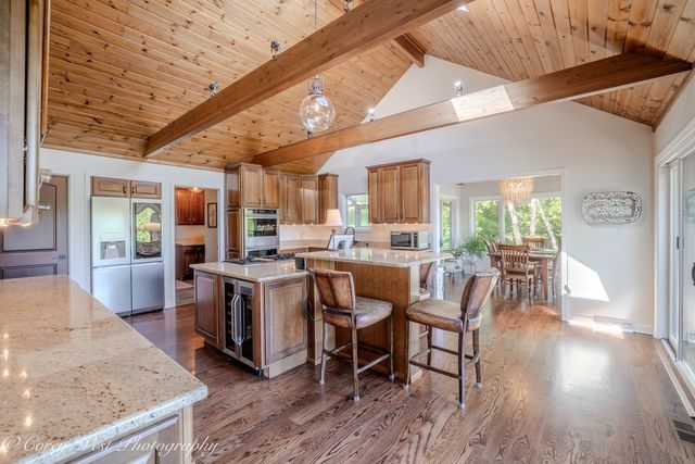 39W944 Deer Run Drive, St. Charles, IL 60175