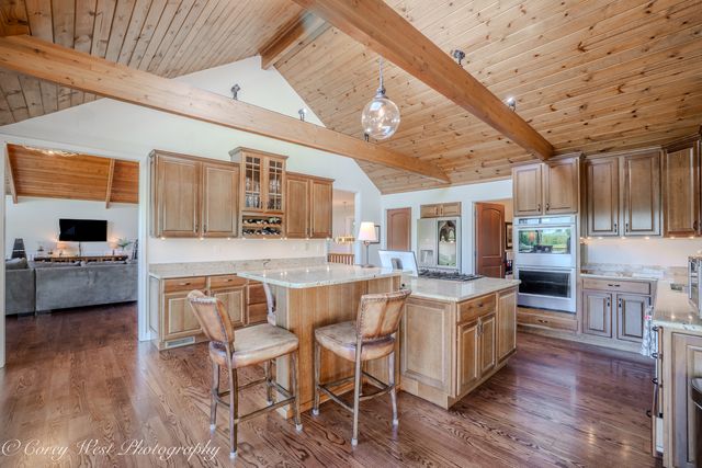39W944 Deer Run Drive, St. Charles, IL 60175
