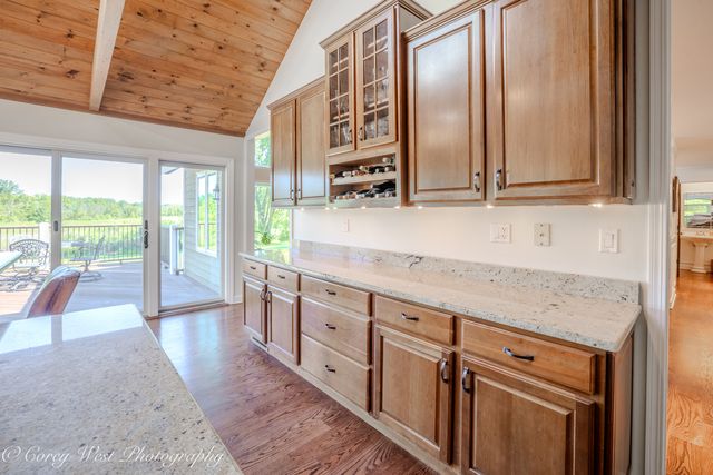39W944 Deer Run Drive, St. Charles, IL 60175