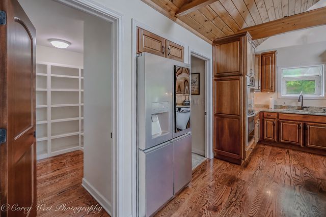 39W944 Deer Run Drive, St. Charles, IL 60175