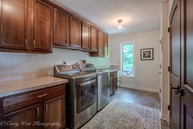 39W944 Deer Run Drive, St. Charles, IL 60175
