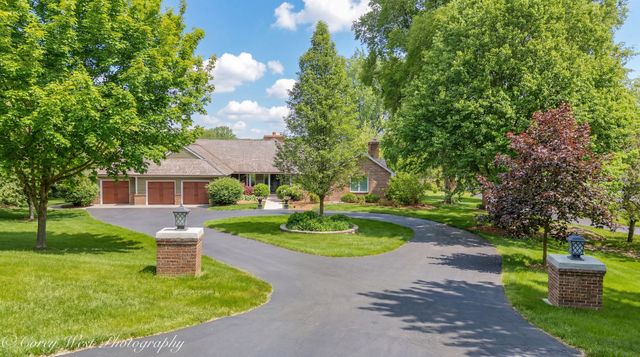 39W944 Deer Run Drive, St. Charles, IL 60175
