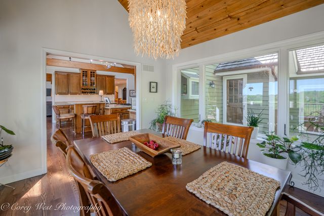 39W944 Deer Run Drive, St. Charles, IL 60175