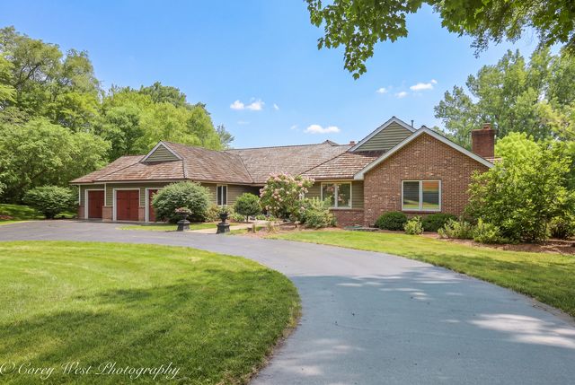 39W944 Deer Run Drive, St. Charles, IL 60175