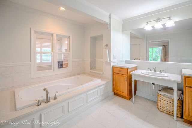 39W944 Deer Run Drive, St. Charles, IL 60175