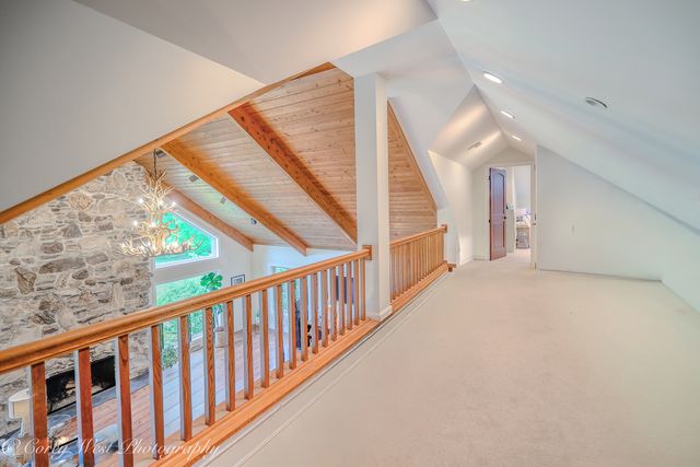 39W944 Deer Run Drive, St. Charles, IL 60175