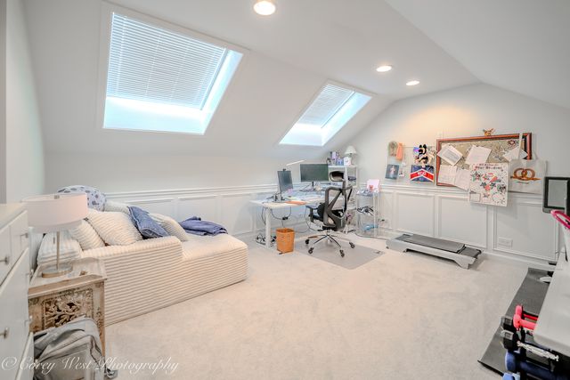 39W944 Deer Run Drive, St. Charles, IL 60175