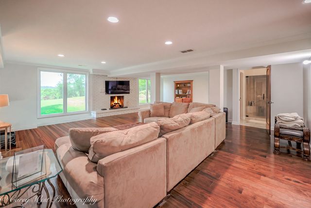 39W944 Deer Run Drive, St. Charles, IL 60175