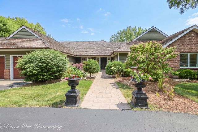 39W944 Deer Run Drive, St. Charles, IL 60175