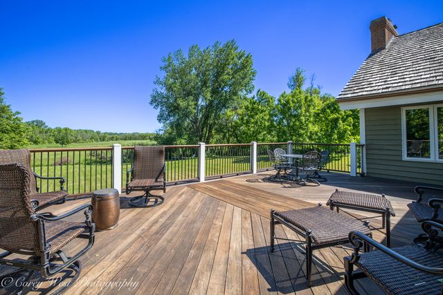 39W944 Deer Run Drive, St. Charles, IL 60175