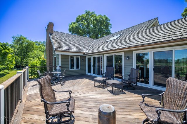 39W944 Deer Run Drive, St. Charles, IL 60175