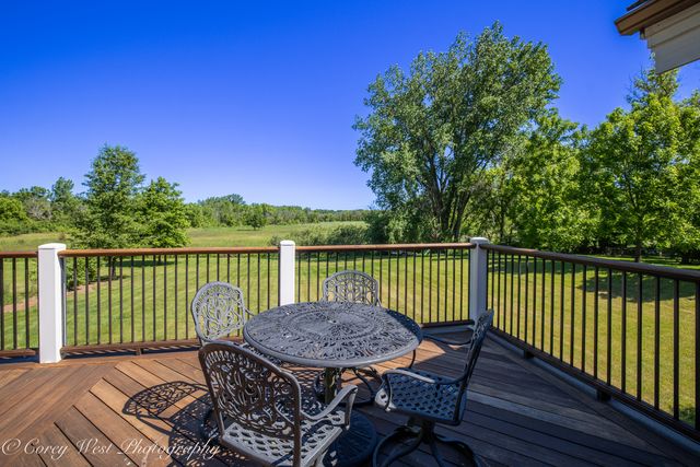 39W944 Deer Run Drive, St. Charles, IL 60175