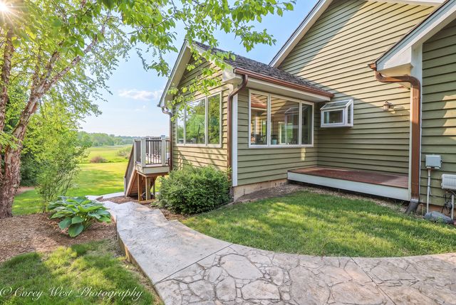 39W944 Deer Run Drive, St. Charles, IL 60175