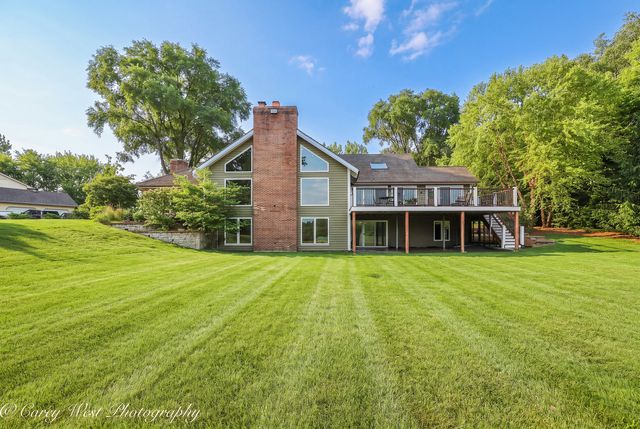 39W944 Deer Run Drive, St. Charles, IL 60175