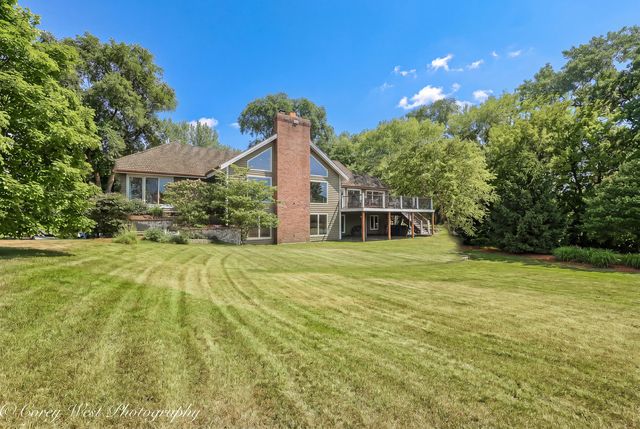39W944 Deer Run Drive, St. Charles, IL 60175