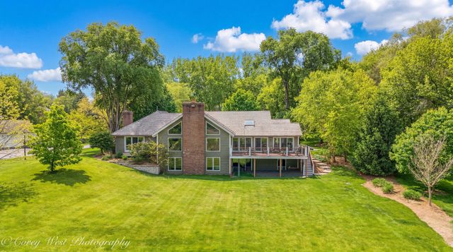 39W944 Deer Run Drive, St. Charles, IL 60175