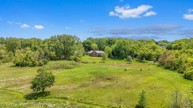 39W944 Deer Run Drive, St. Charles, IL 60175