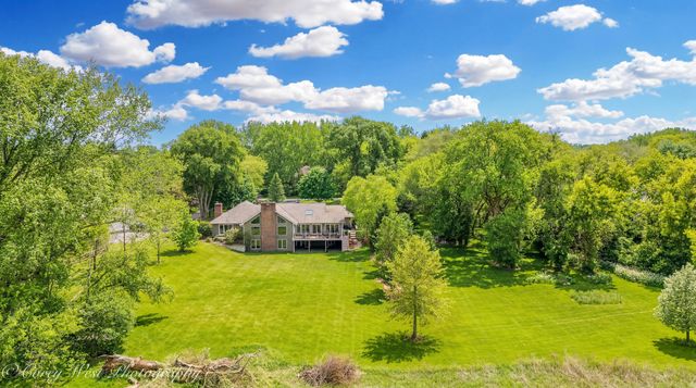 39W944 Deer Run Drive, St. Charles, IL 60175