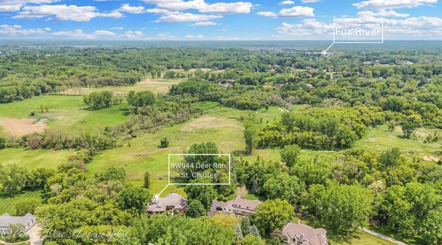 39W944 Deer Run Drive, St. Charles, IL 60175