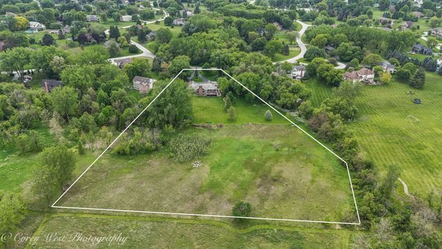 39W944 Deer Run Drive, St. Charles, IL 60175