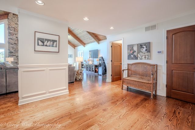 39W944 Deer Run Drive, St. Charles, IL 60175