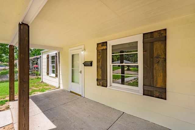 2101 S Madison Ave, Wichita, KS 67211