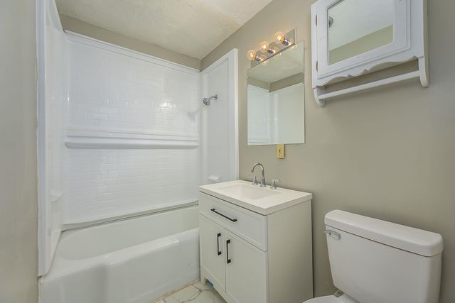 2101 S Madison Ave, Wichita, KS 67211