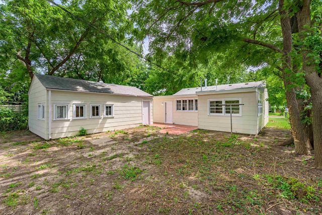 2101 S Madison Ave, Wichita, KS 67211
