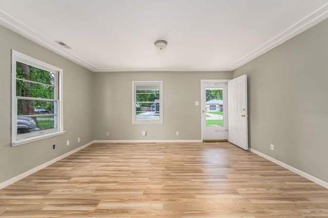 2101 S Madison Ave, Wichita, KS 67211