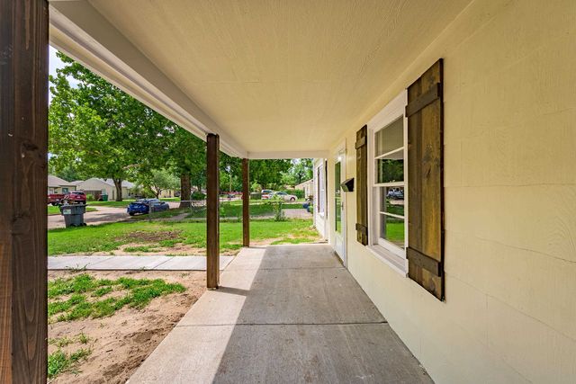 2101 S Madison Ave, Wichita, KS 67211