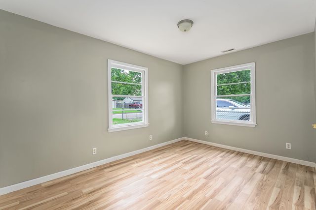 2101 S Madison Ave, Wichita, KS 67211