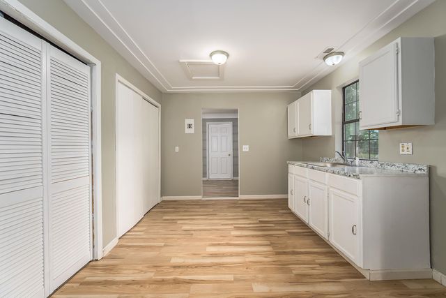 2101 S Madison Ave, Wichita, KS 67211