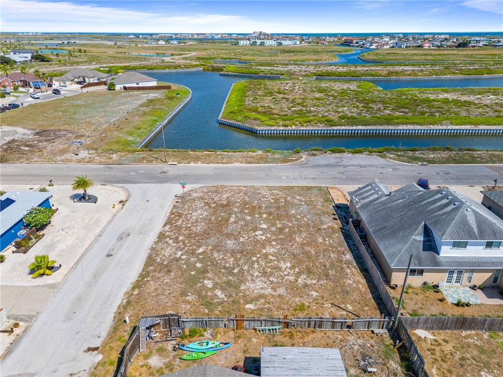 15101 Dasmarinas Dr, Corpus Christi, TX 78418 — photo 4
