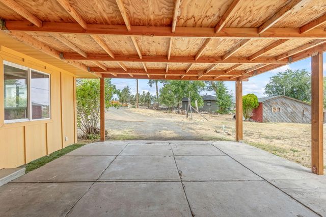 825 NW 3rd Street, Madras, OR 97741