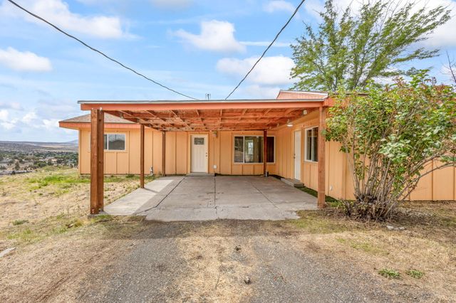 825 NW 3rd Street, Madras, OR 97741