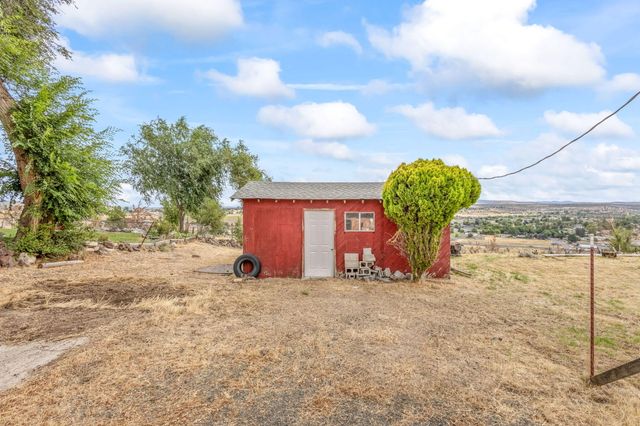 825 NW 3rd Street, Madras, OR 97741
