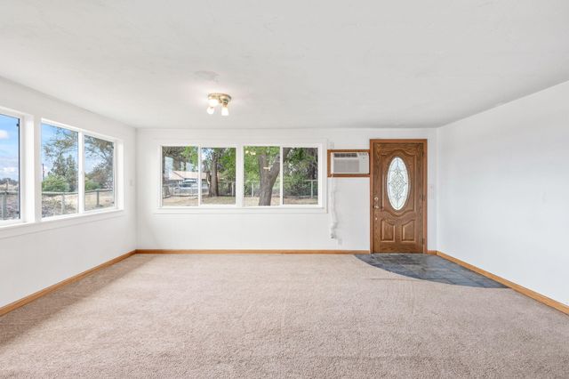825 NW 3rd Street, Madras, OR 97741