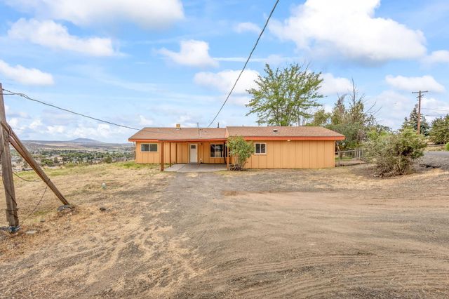 825 NW 3rd Street, Madras, OR 97741