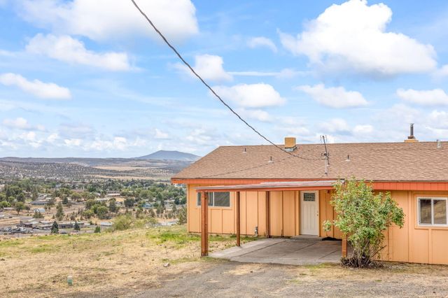 825 NW 3rd Street, Madras, OR 97741