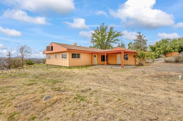 825 NW 3rd Street, Madras, OR 97741