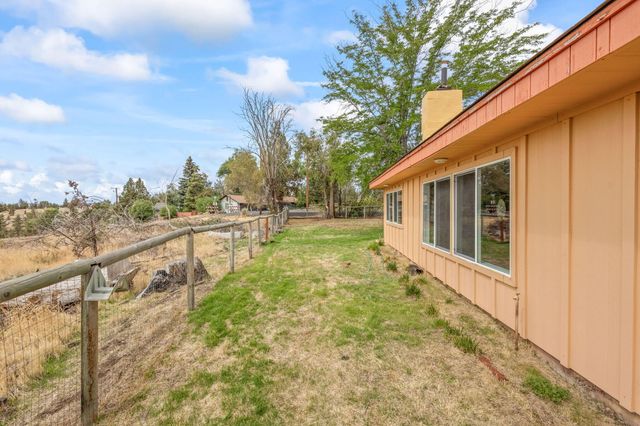 825 NW 3rd Street, Madras, OR 97741