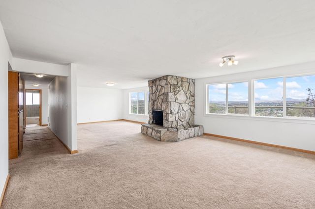 825 NW 3rd Street, Madras, OR 97741
