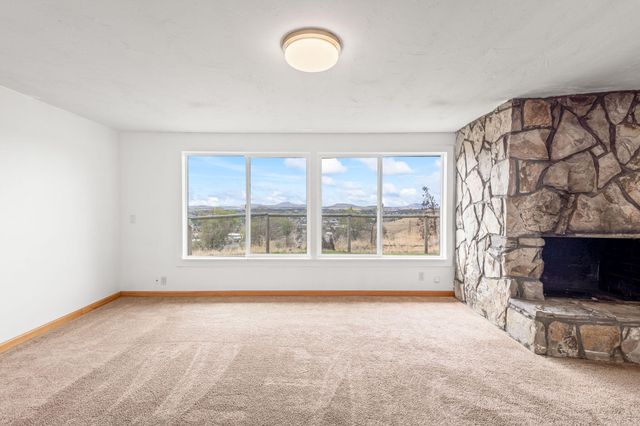 825 NW 3rd Street, Madras, OR 97741