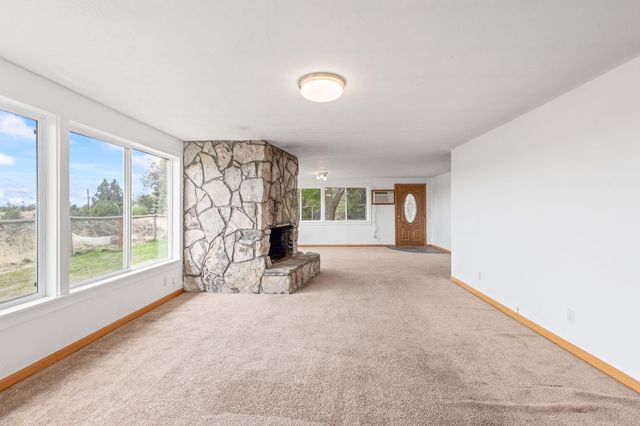 825 NW 3rd Street, Madras, OR 97741