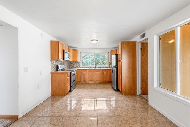 825 NW 3rd Street, Madras, OR 97741
