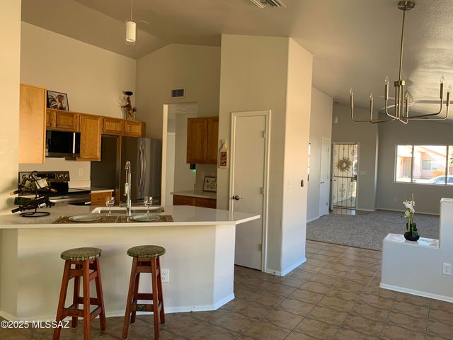 1382 N THUNDER RIDGE Drive, Tucson, AZ 85745